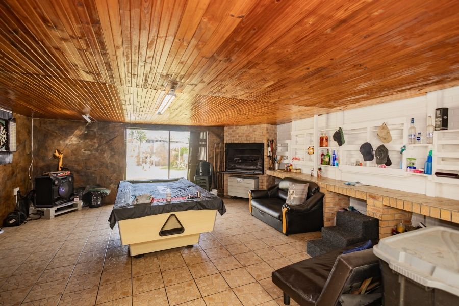 5 Bedroom Property for Sale in Ruyterwacht Western Cape